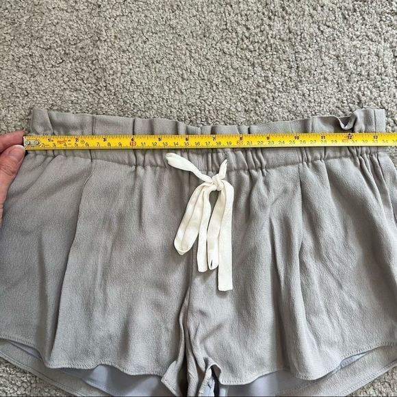 Aritzia Wilfred Montrouge Shorts Light Grey Pull On Paperbag  Shorts - Picture 11 of 14